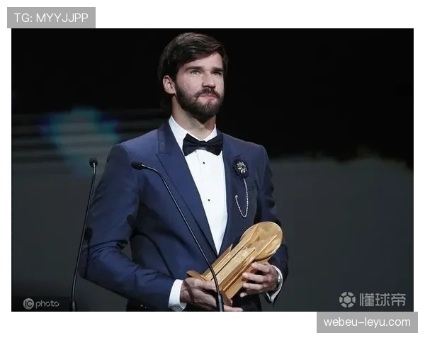 阿利松展现更衣室领袖风范，激励队友团结奋进