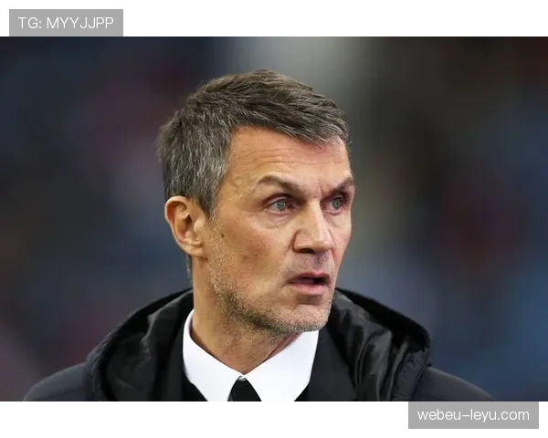 马尔蒂尼传球视野重塑现代足球战术格局，其影响力与智慧引发广泛关注