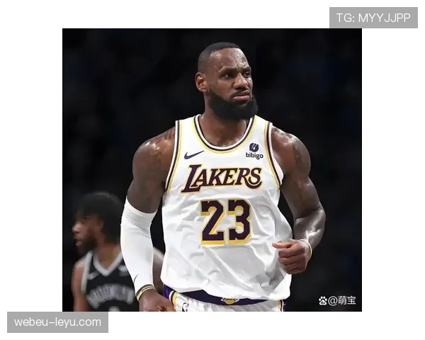 詹姆斯战术适配性再显神威，湖人状态回暖引关注