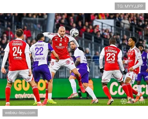 布雷斯特精彩对决中稳健发挥，关键时刻逆转点燃球迷激情